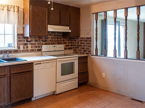 4th image of 143 Briarwood Ln