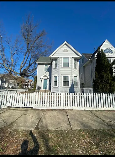 1164 W 9th St Photo 1