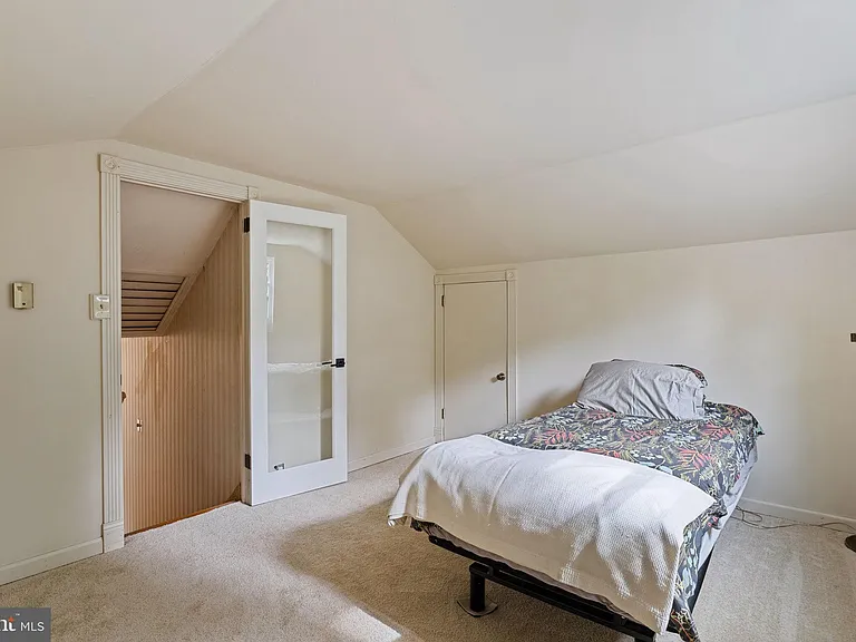 601 Cathcart Rd — Photo 20