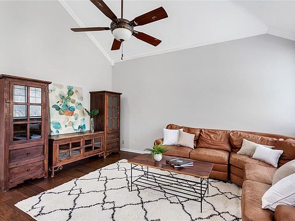 5th image of 6504 Deer Hollow Ln