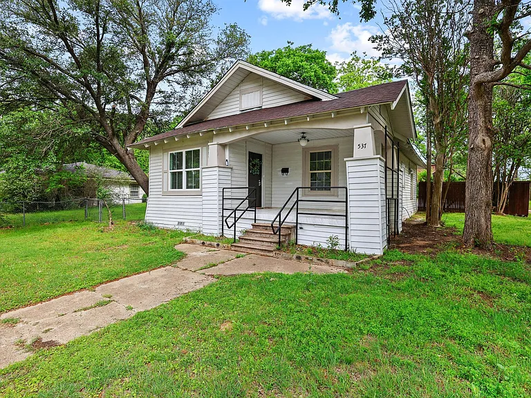 537 E Sears St — Photo 1