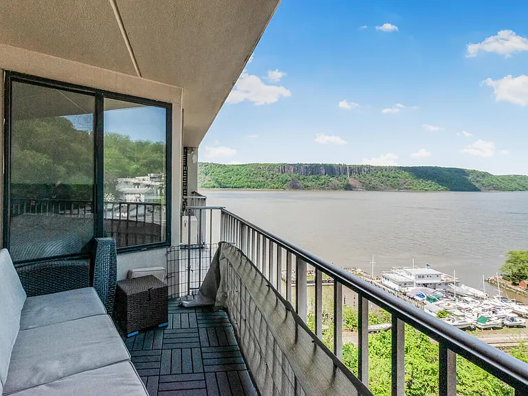1155 Warburton Ave #8Y — Photo 8
