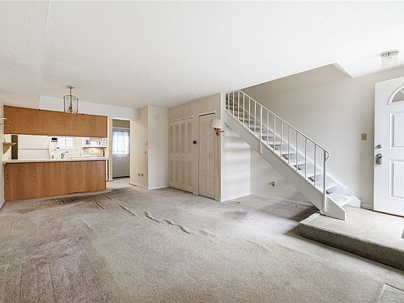 4th image of 734 Eastbrooke Ln