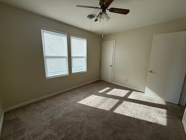 806 Redwood Dr — Photo 10