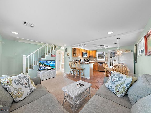4th image of 20 W Mermaid Ln