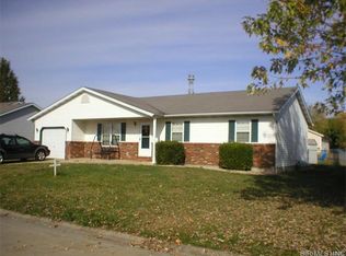 25 Crest Dr, Highland, IL 62249