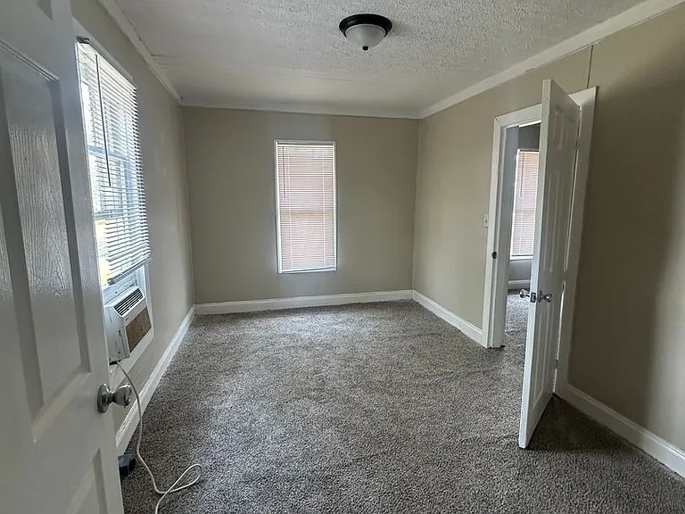 146 Wilson St — Photo 8