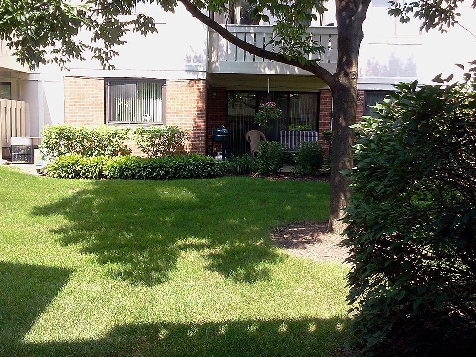 1st image of 394 Pinetree Ln