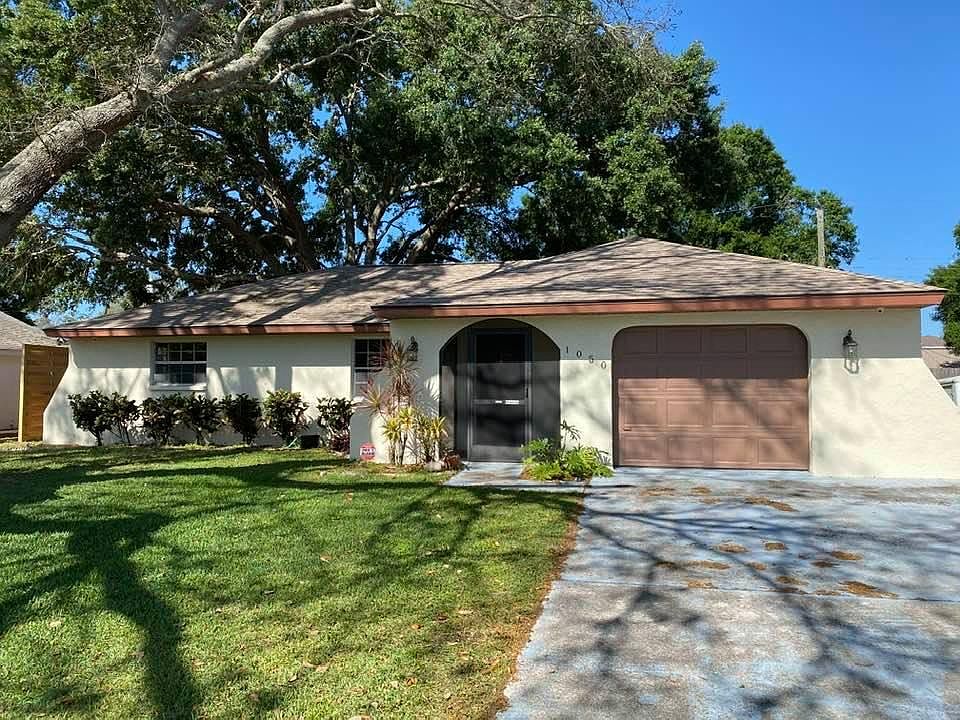 Front of house and driveway
