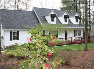 106 W Pinecrest Dr, Flat Rock, NC 28731