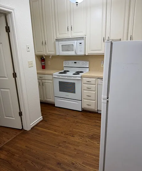 210 W North St #210 — Photo 5