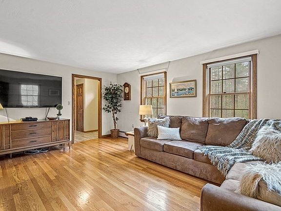 2nd image of 386 Sharpners Pond Rd