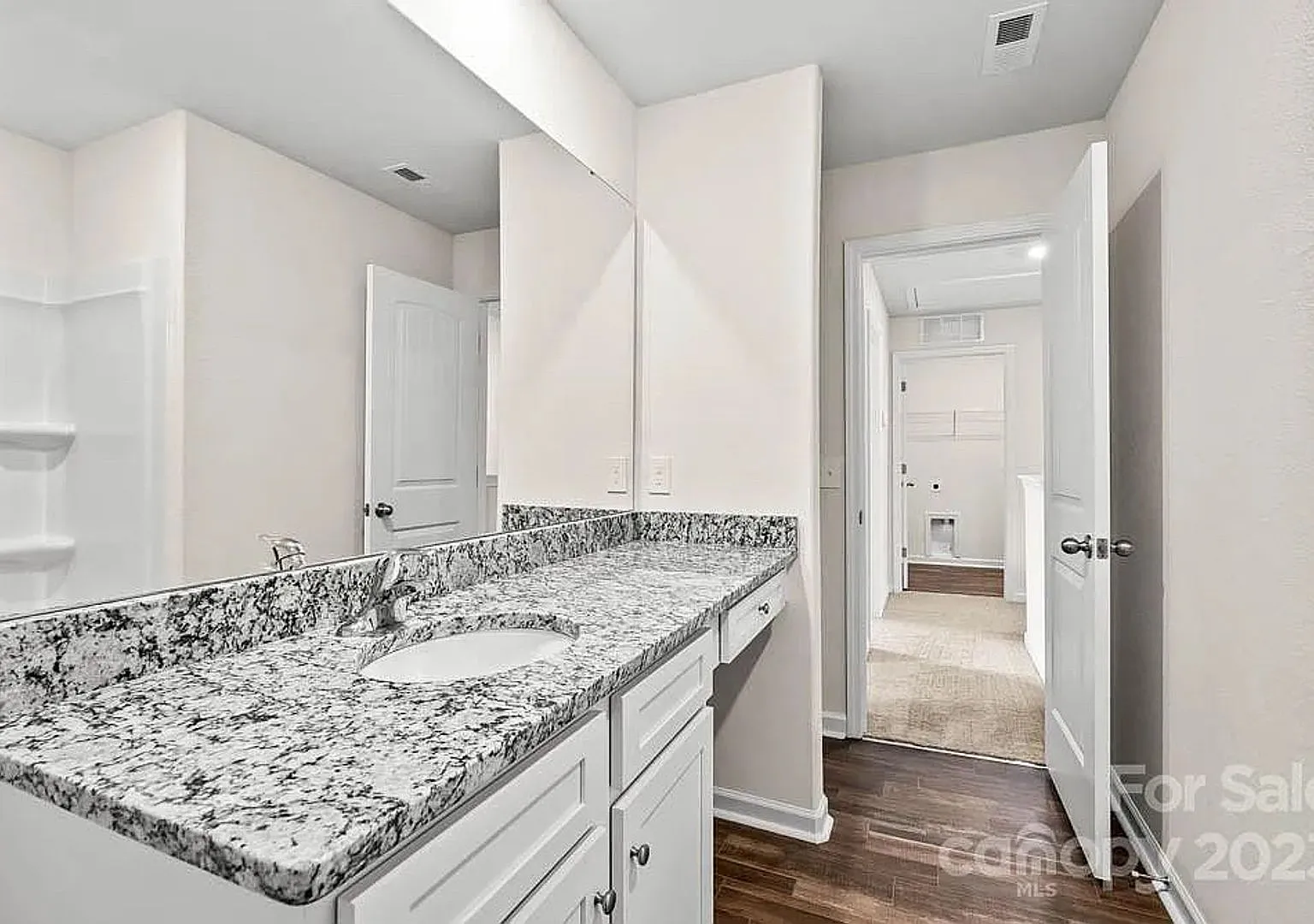 Room in 3 Bedroom Home at Nia Rd — Photo 2