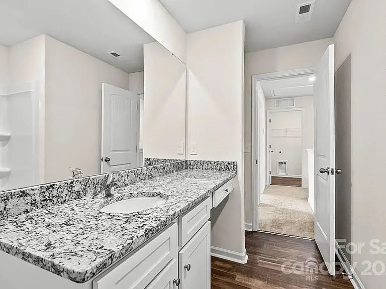 1140 Nia Rd — Photo 2