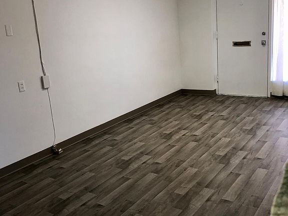 4th image of 727 Market St