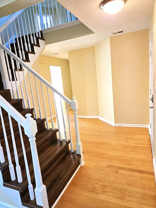 4 bed, 2.5 bath, 2195 sqft, $3,200 — Photo 3