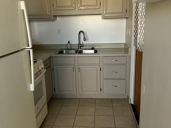 4th image of 5083-85 W Point Loma Blvd
