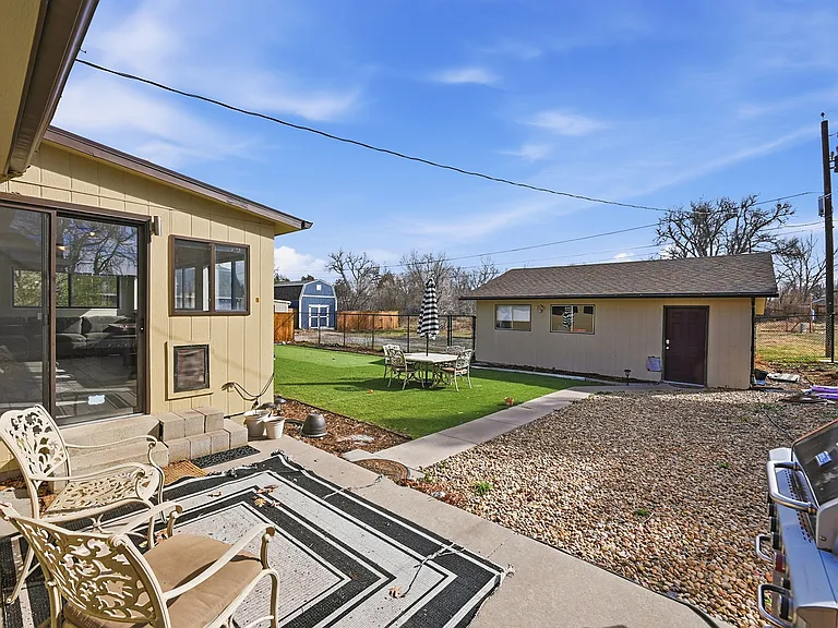 1040 S Fulton St — Photo 25
