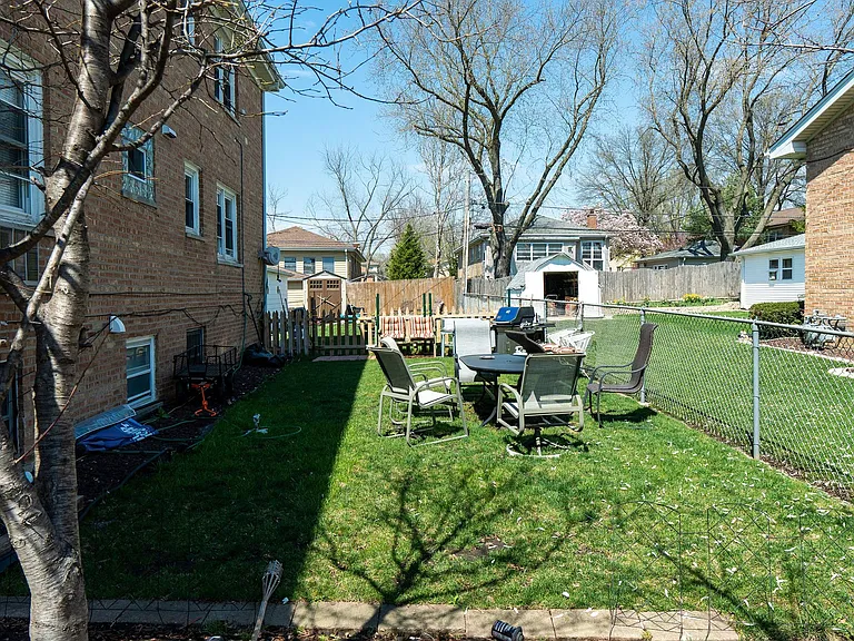 16W780 57th Ct — Photo 3