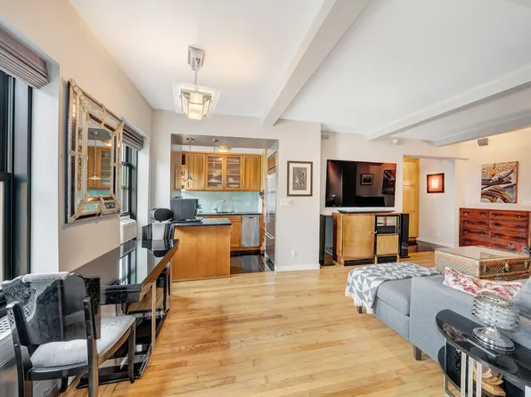 300 West 23rd Street image 1 of 8