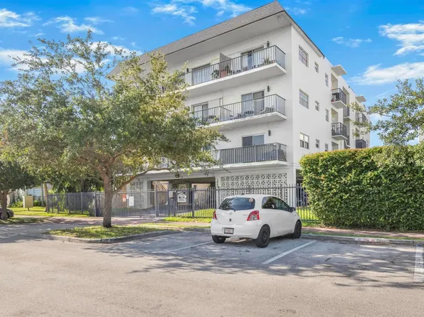 1960 Marseille Dr APT 303, Miami Beach, FL 33141