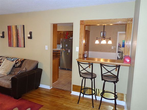 5th image of 2847 Mariposa Dr