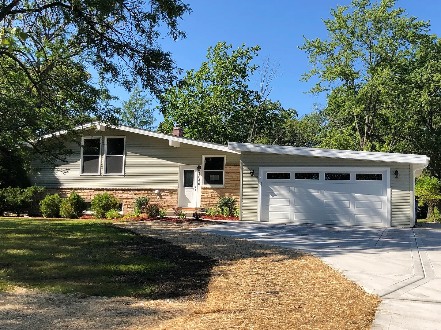 2640 Riverwoods Rd photo 1