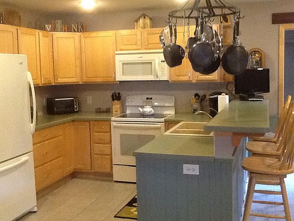 2nd image of 1032 E Queens Way