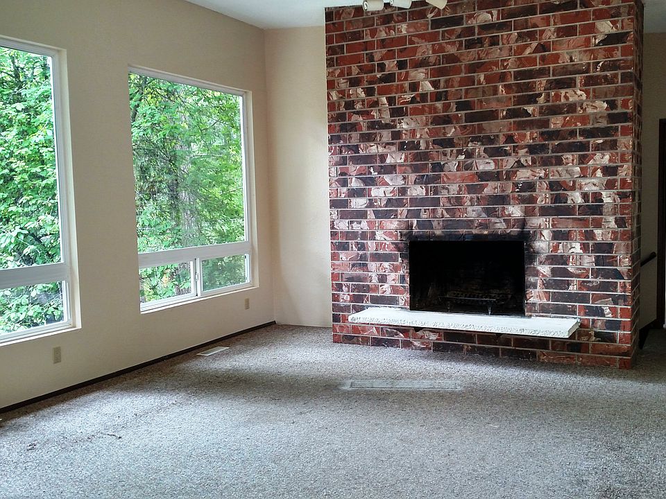 2nd image of 423 137th St SW