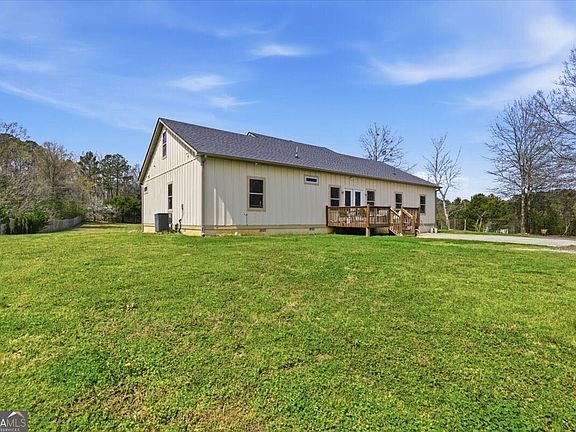 3rd image of 495 Lees Lake Rd