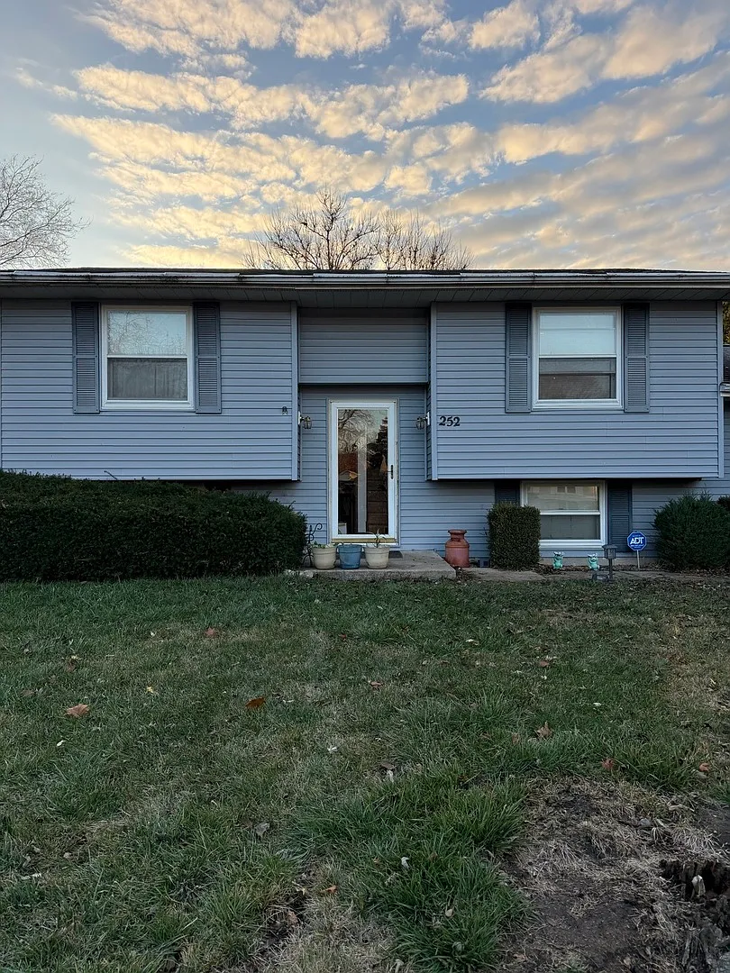 252 Alexander Dr photo 1