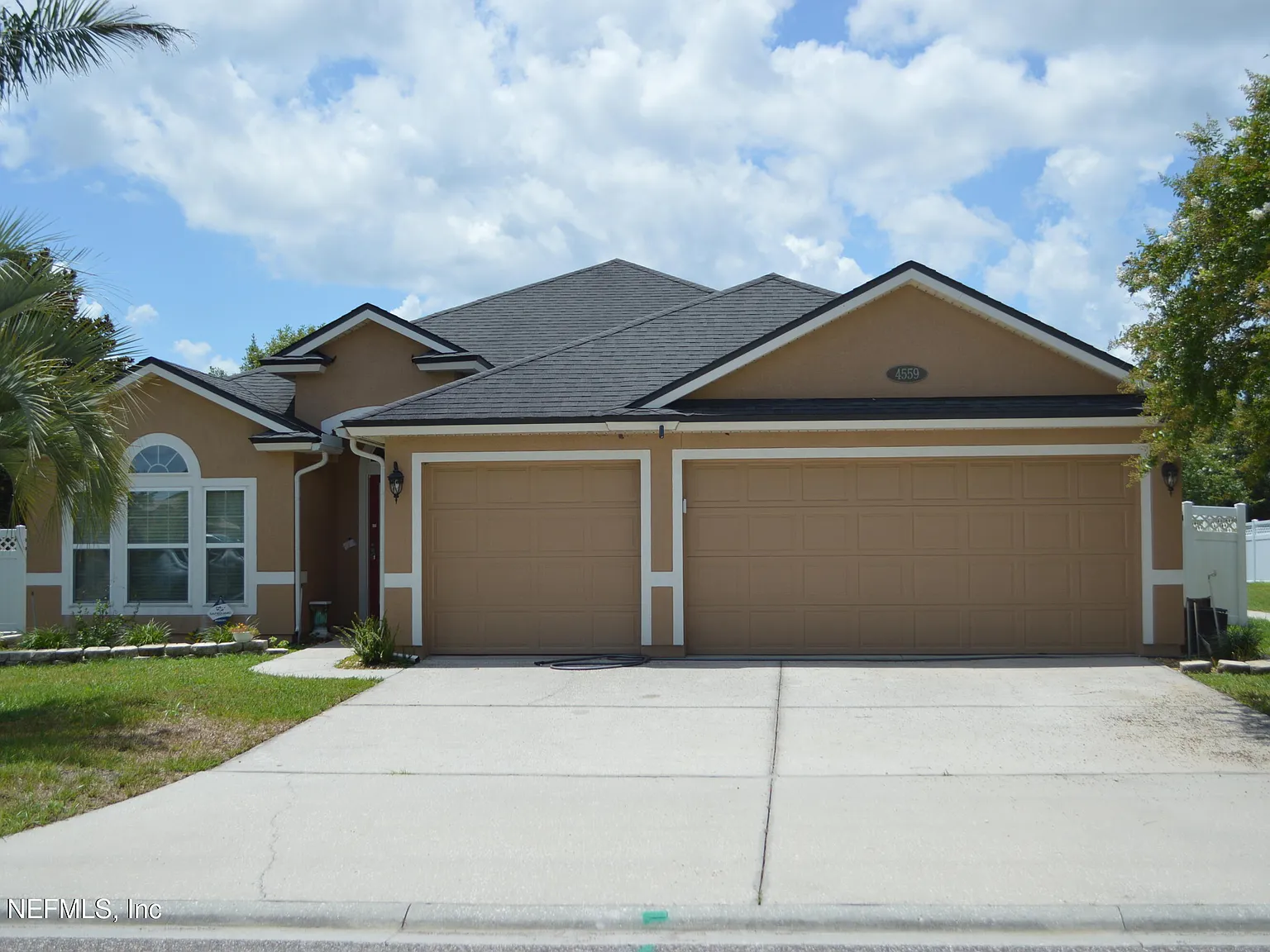 4 bed, 2.0 bath, 2191 sqft, $2,600 — Photo 2