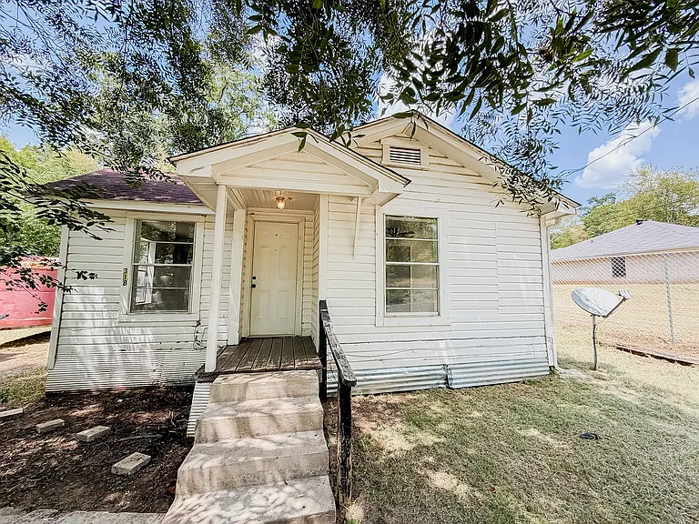 318 Harvard St — Photo 1
