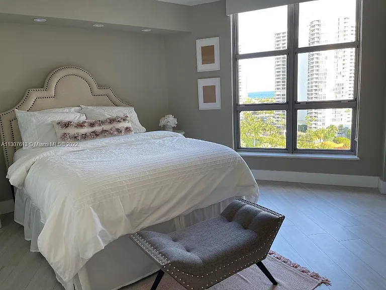 3500 Mystic Pointe Dr #1507 — Photo 8