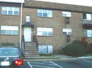 372 College Dr, Edison, NJ 08817