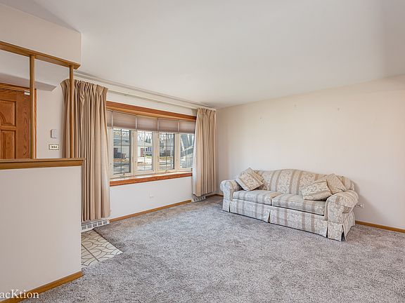 3rd image of 9816 Mansfield Ave