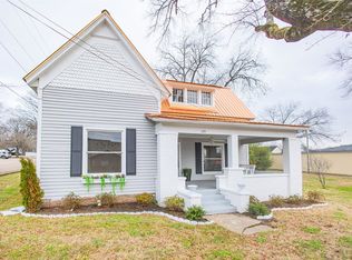 129 Warren Ave, Selmer, TN 38375