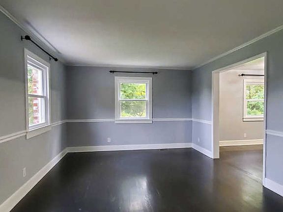 5th image of 1407 E Myrtle Ave