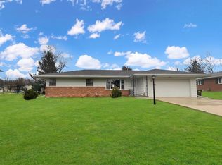 53 Park Crest Dr, Freeport, IL 61032