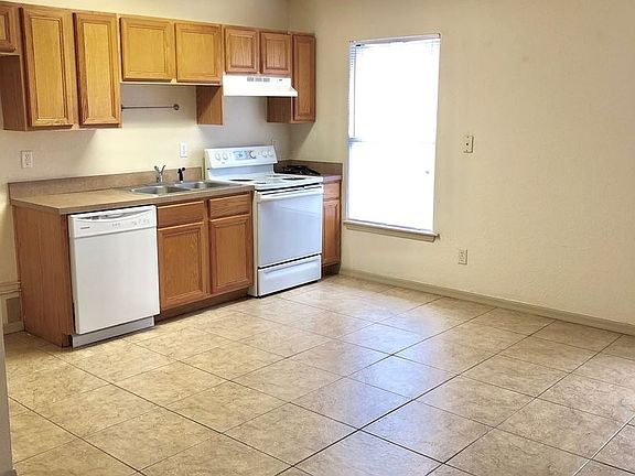 3rd image of 845 E Lemon St