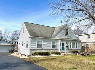 2826 Eisenhower Dr, Des Plaines, IL 60018