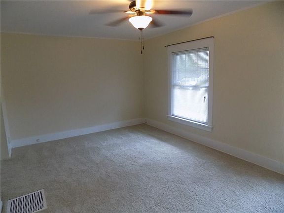 3rd image of 920 W 31st St