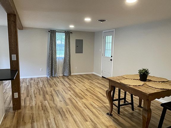 3rd image of 989 Sunset View Blvd