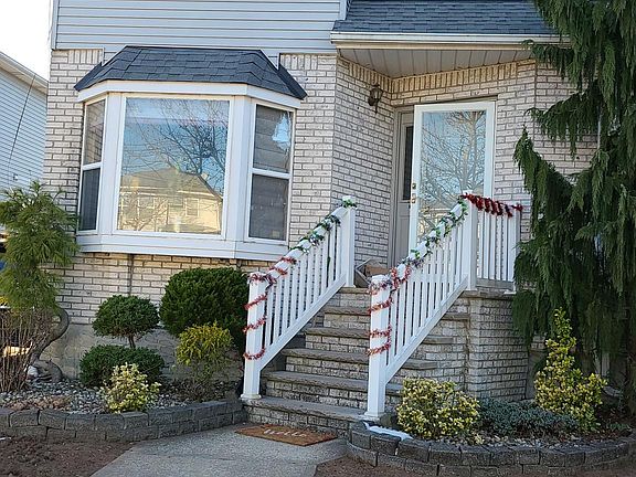 4th image of 86 Pemberton Ave #1R