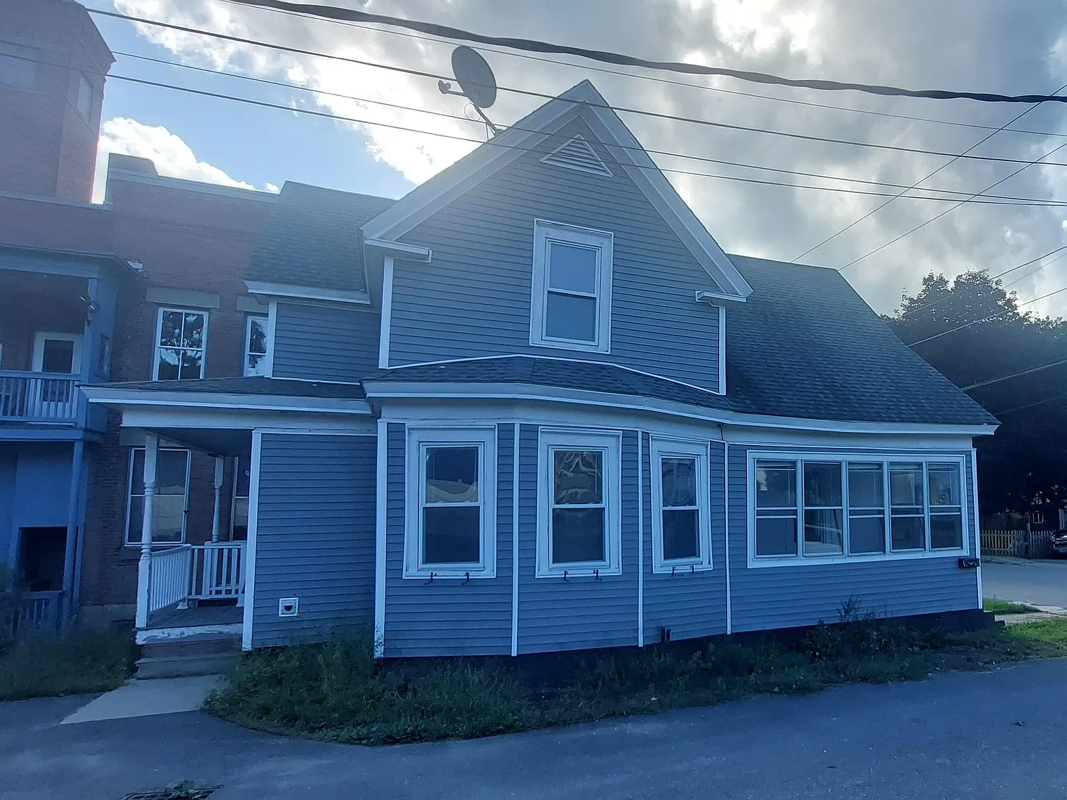 3 bed, 1100 sqft, $1,600 — Photo 1