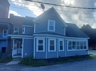 16 Oak St, Bellows Falls, VT 05101
