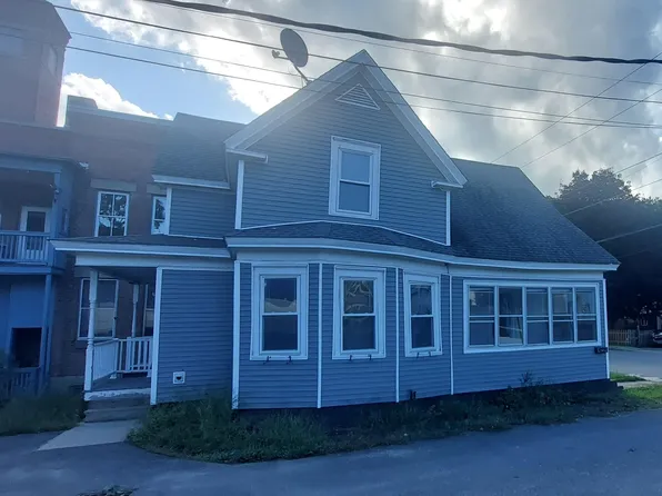 16 Oak St, Bellows Falls, VT 05101
