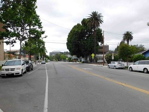 Exterior Neighborhood (street photo)