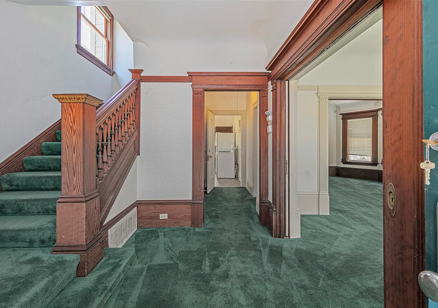 5 bed, 2952 sqft, $5,975 — Photo 4