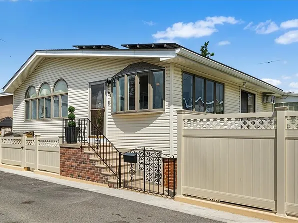 62 Dare Ct, Brooklyn, NY 11229
